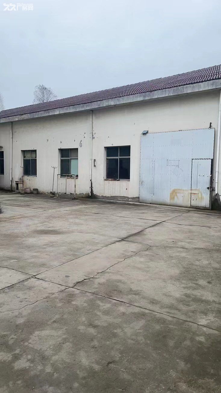 出售☞几处厂房出售转让,集土买断,5亩,独立厂房3800平 - 3