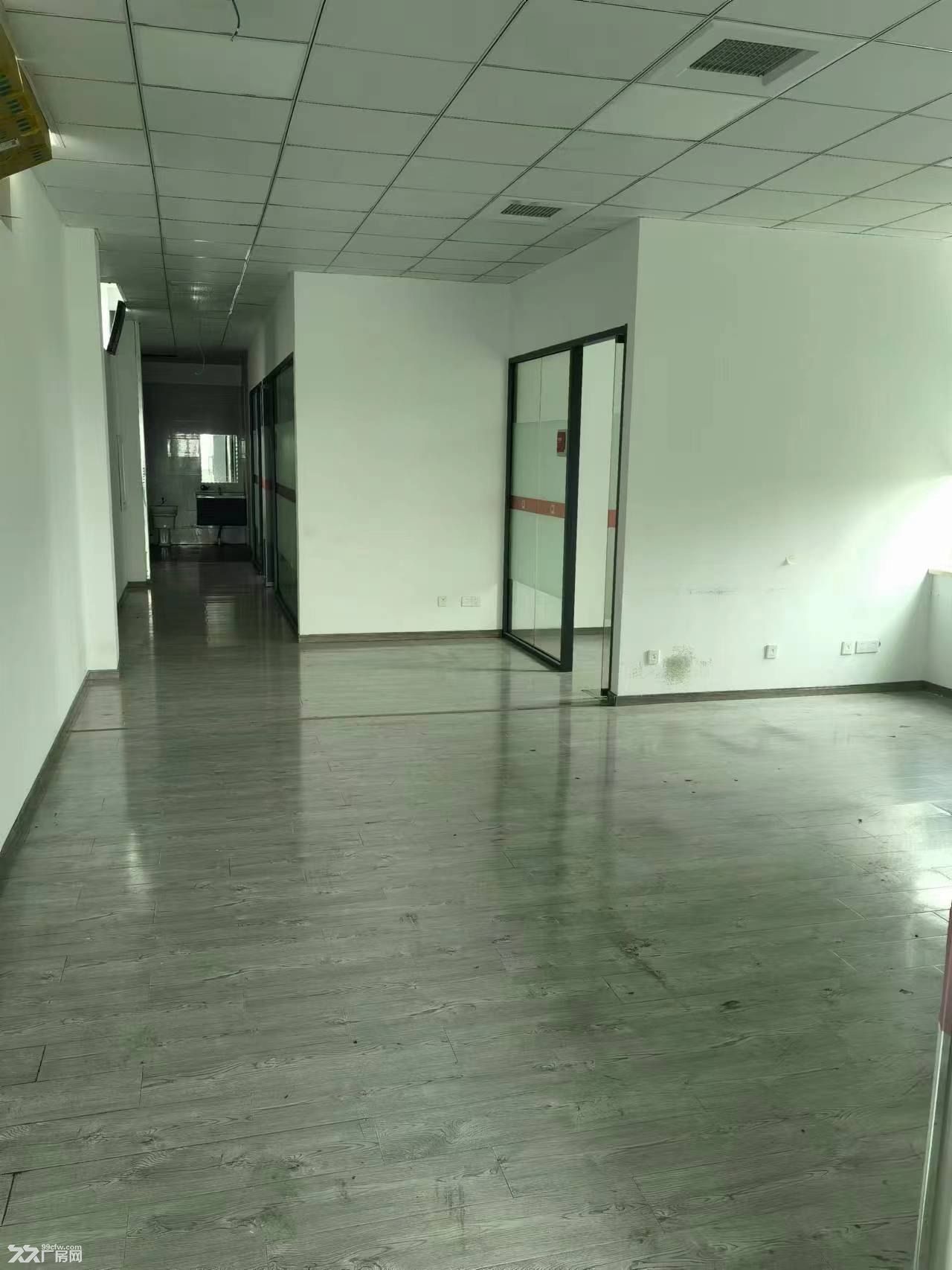 川沙六灶园区2000平方独栋火车头厂房出租104板块有航车办公室 - 5