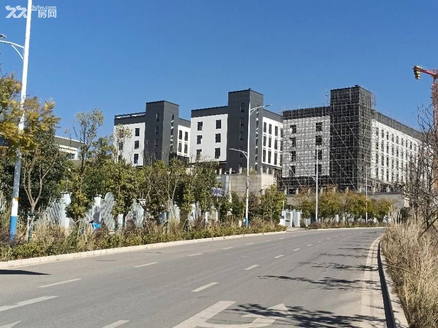呈贡大冲工业园区，混泥土砖砌结构8万平8栋，50年产权