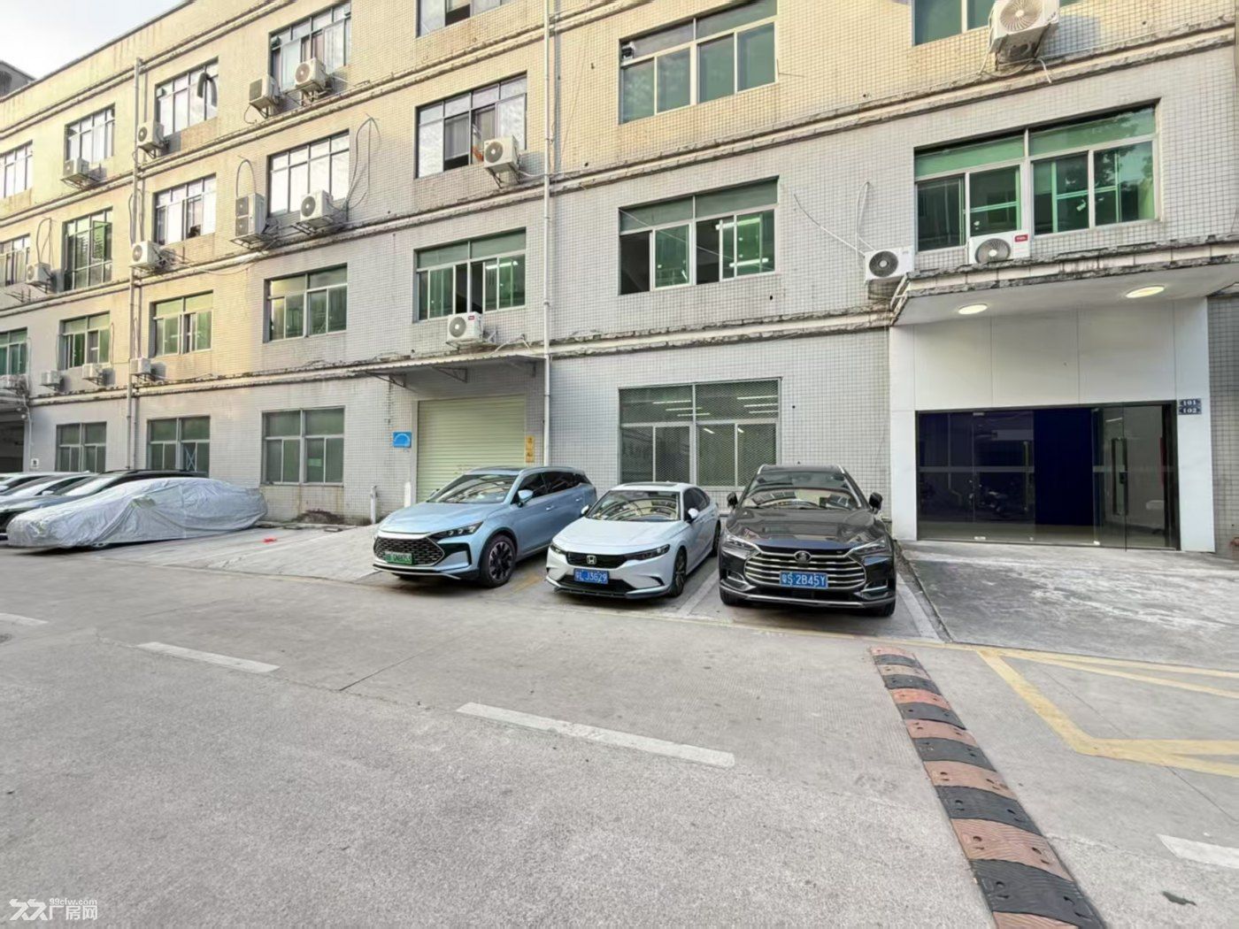 龙华大型工业区一楼1000平厂房出租