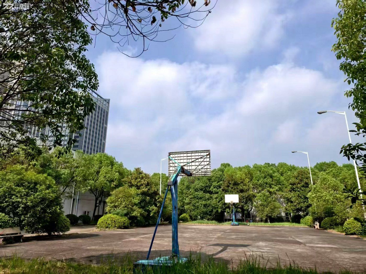 配套设施的完善综合园区,即可全租,也可分开承租。 - 2