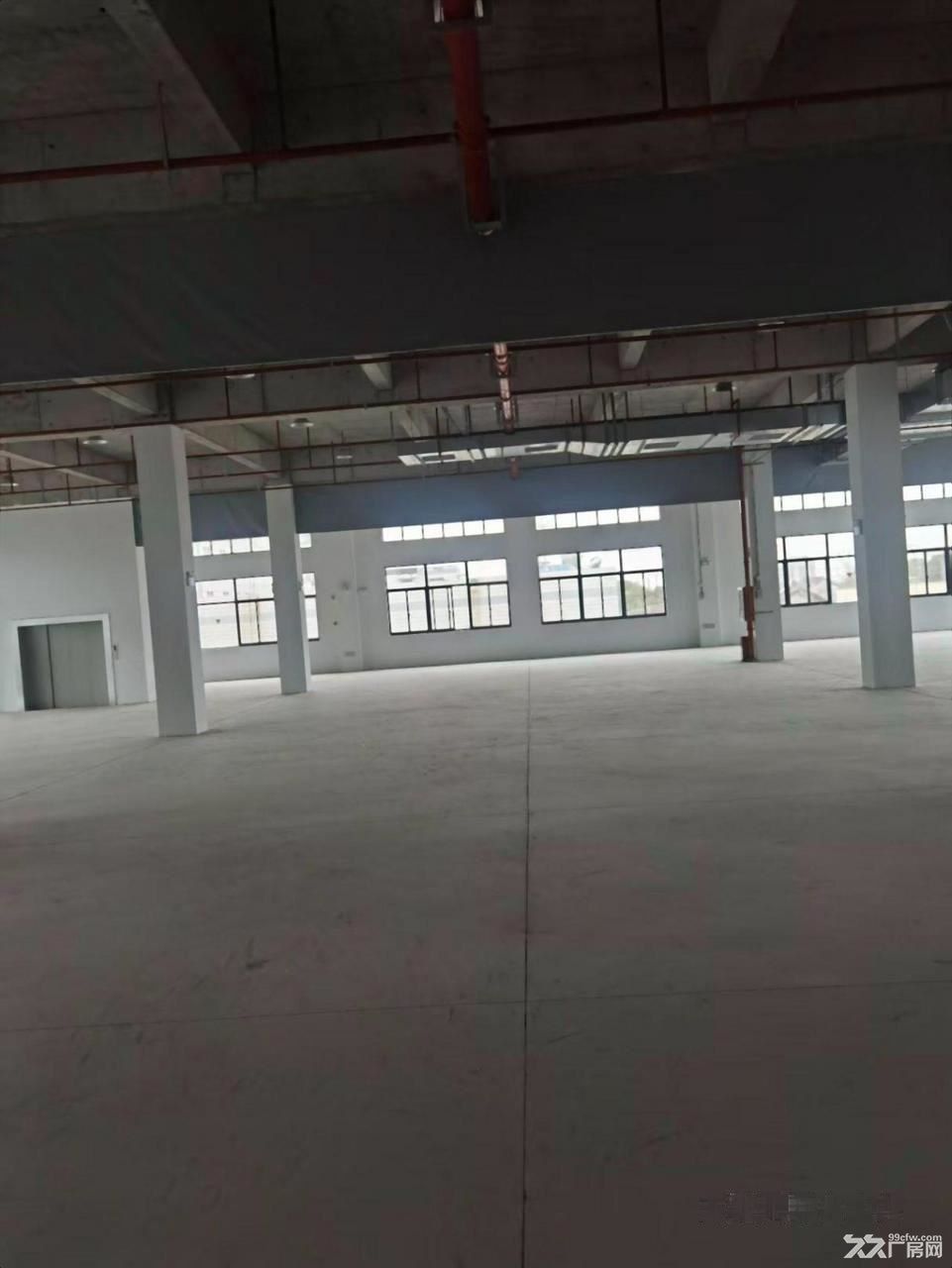 房东出租:千灯独栋火车头,有少量水泥场地,可做废旧金属,塑料打包等