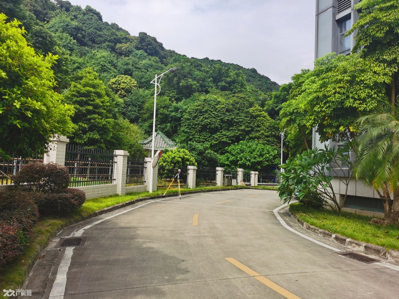 三层招租，可办公可做仓库可做厂房，有电梯直达。每层478方，可分租。 - 2