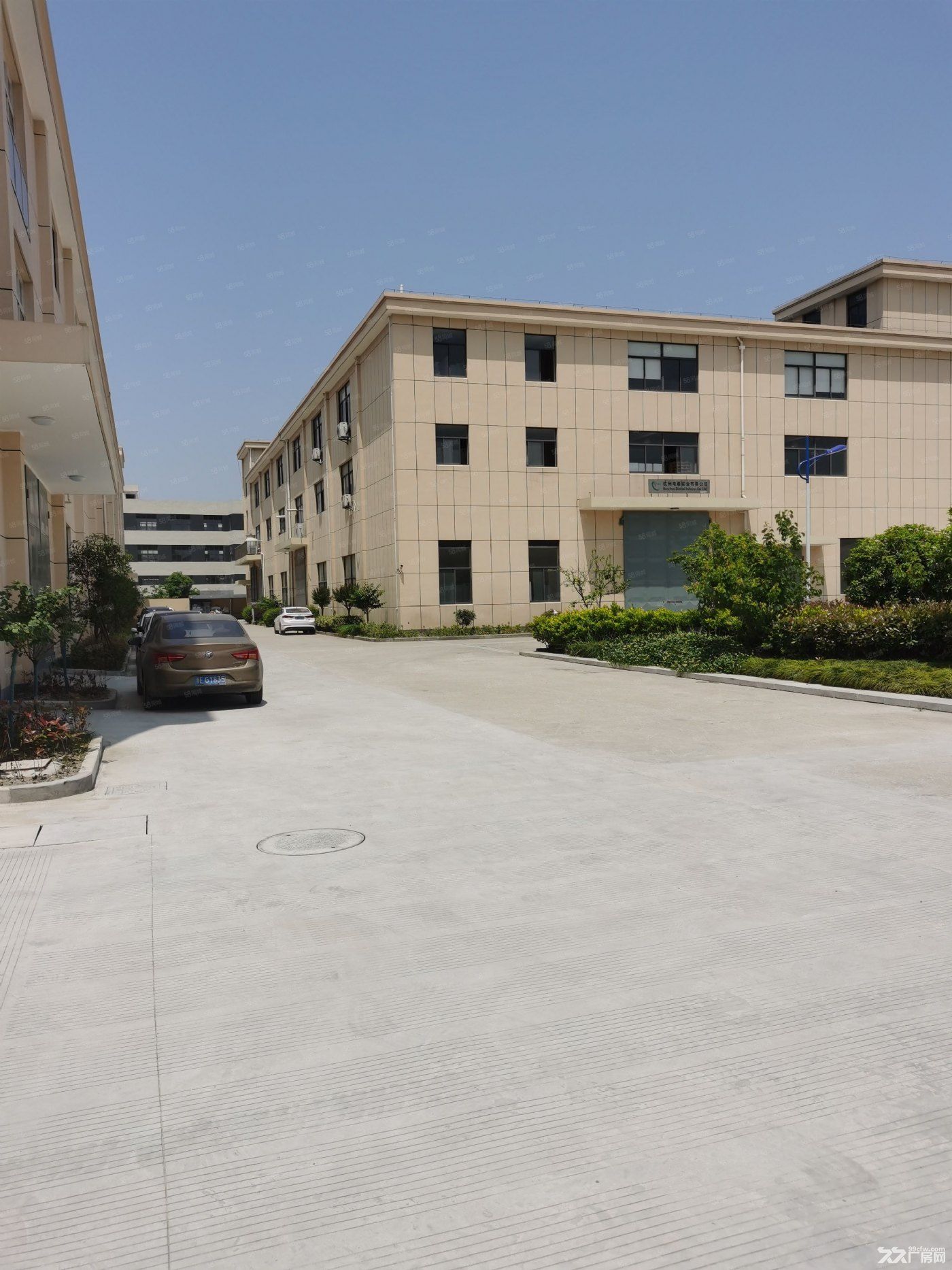 出售崇福工业区6亩土地4000方厂房加办公楼,报价750万