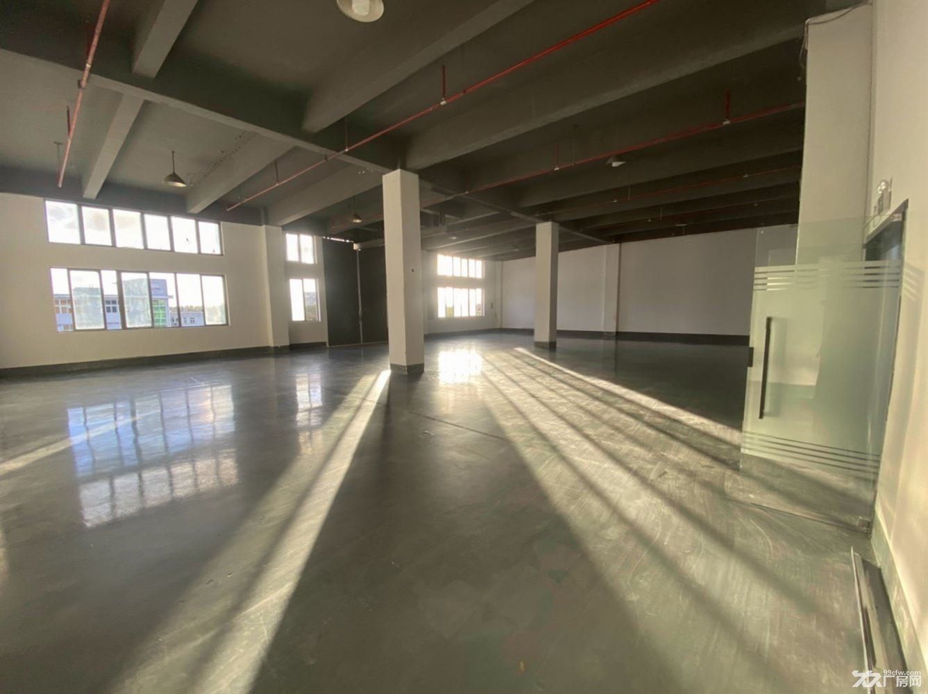 房东直租:南翔小面积厂房仓库,100平起租,园区有宿舍,园区环境很好 - 8