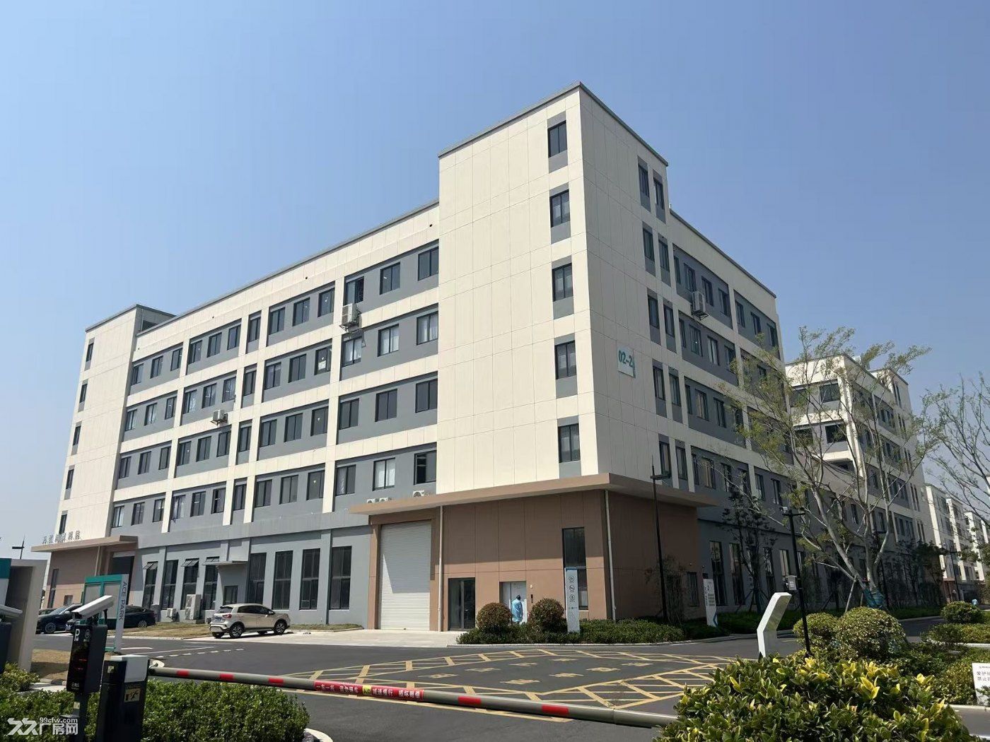 江北快速路旁独栋三层半厂房，产权50年，首付一层 - 6
