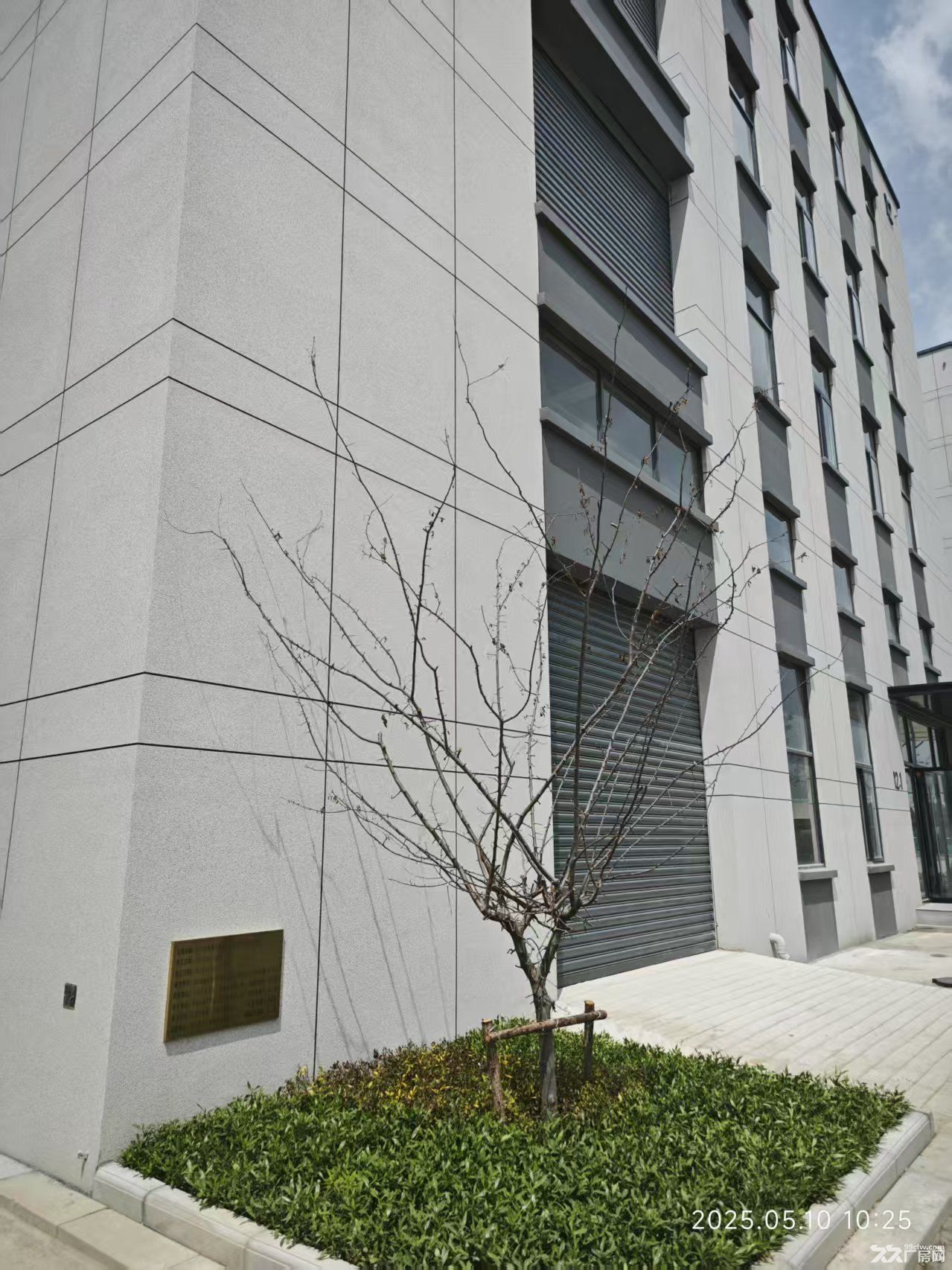 商业广场旁边的厂房 配套齐全 靠近高速交通便利 可贷款 独栋