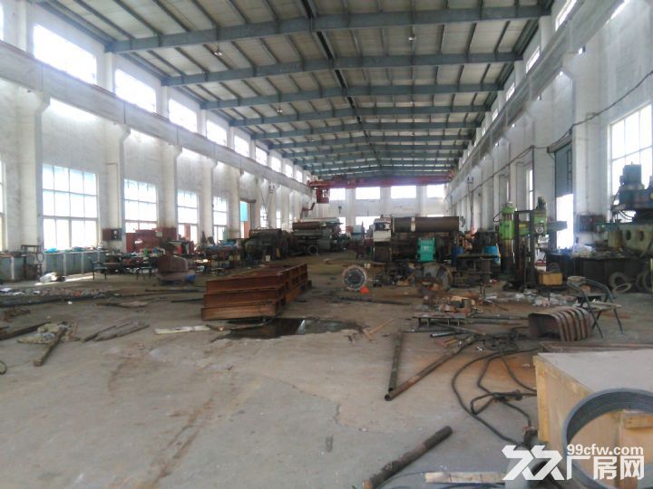 一个是2000平米，长度90米，宽度21米，高度12米，内有