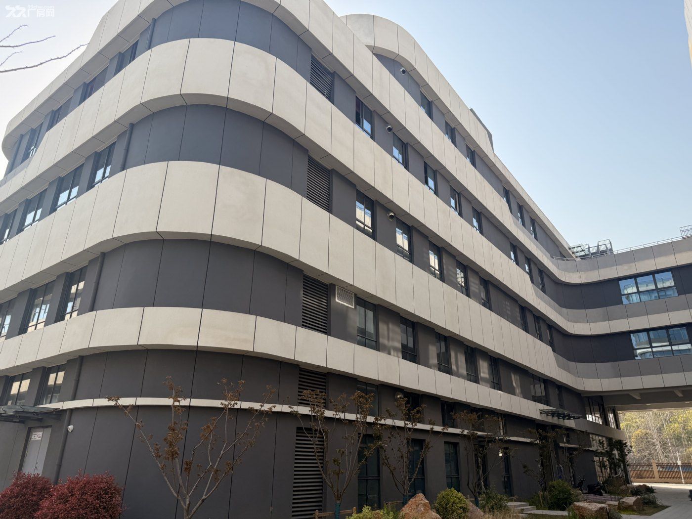 市区江苏大学旁,政府产业园写字楼厂房 - 2