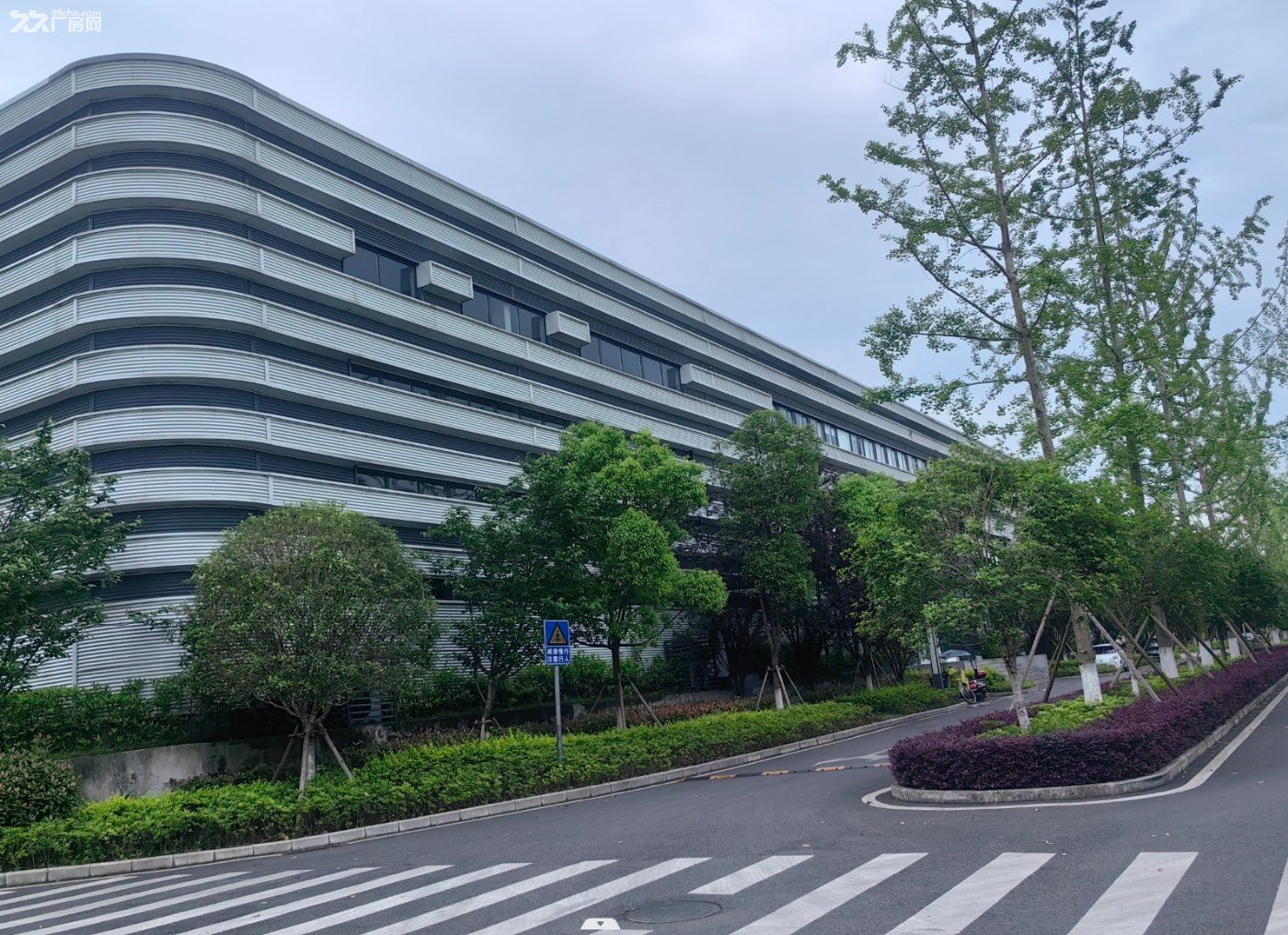 大学城，11米单层钢构，大货门，金刚砂+牛腿 - 4