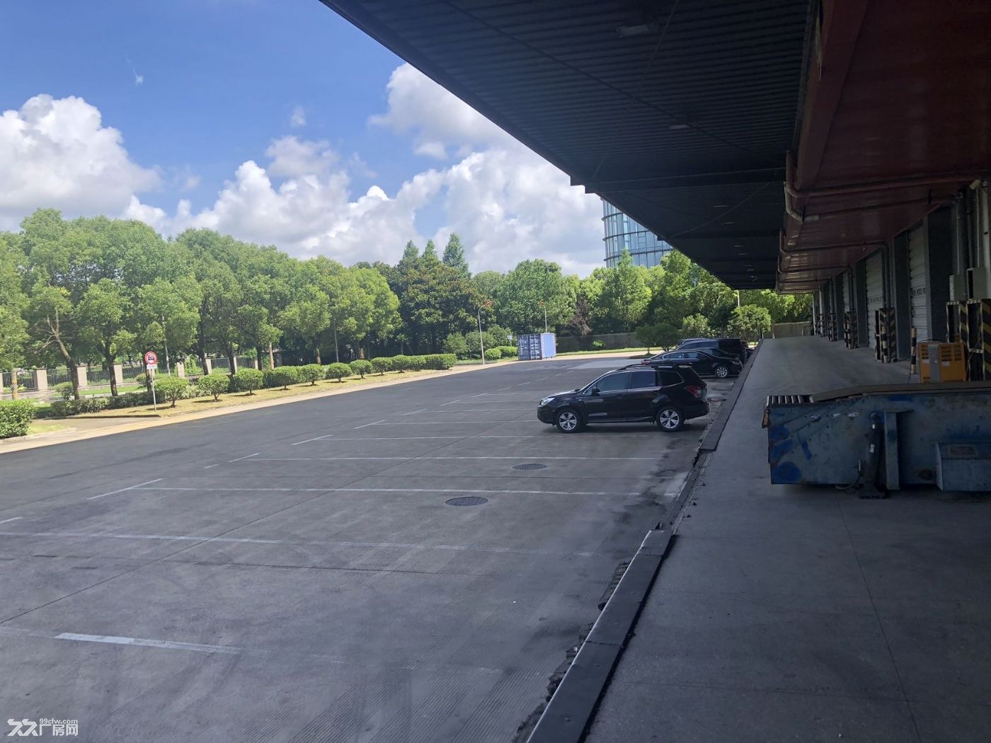 闵行莲花南路地铁口旁高平台仓库出租,价格9毛,面积可灵活分割 - 6