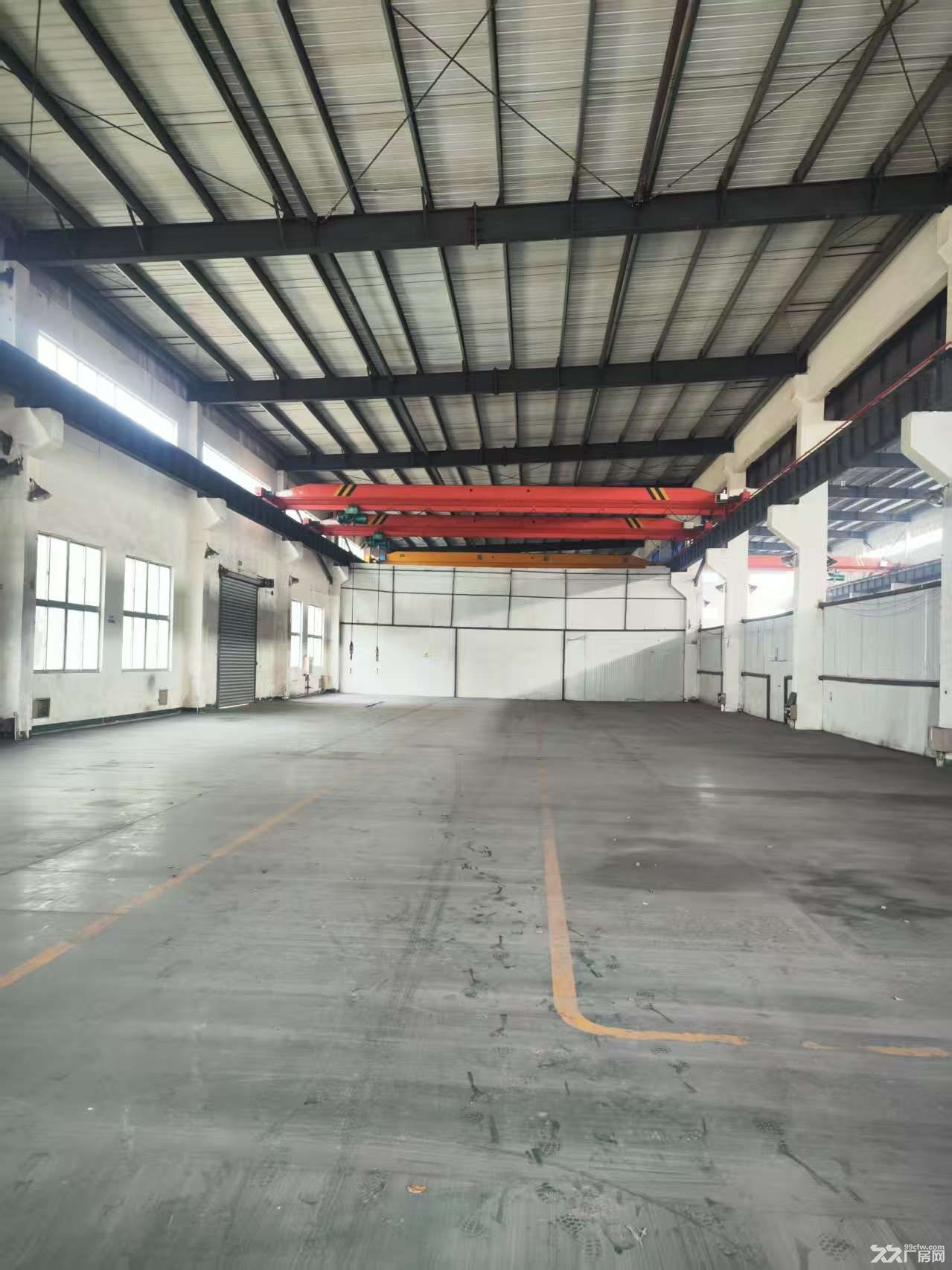 松江大港工业区1100平单层带5吨行车厂房出租