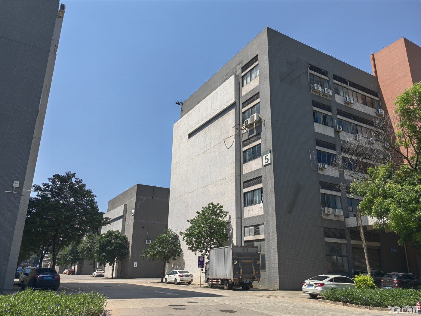 三水大道旁宝华智造产业园,1000㎡起租,个位数租金 - 5