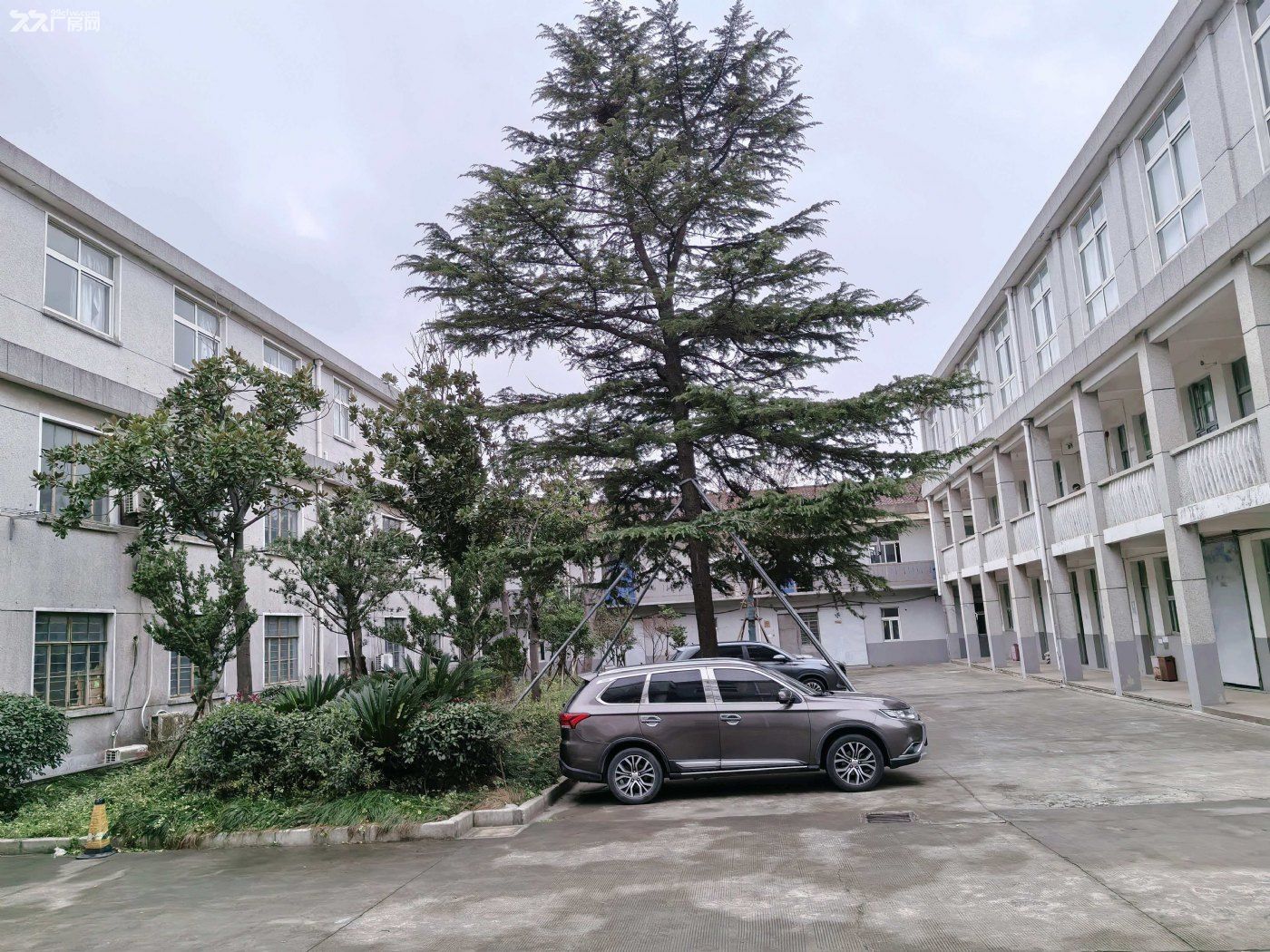 下沙路与航都路交叉口8000㎡ 厂房出租 可分租