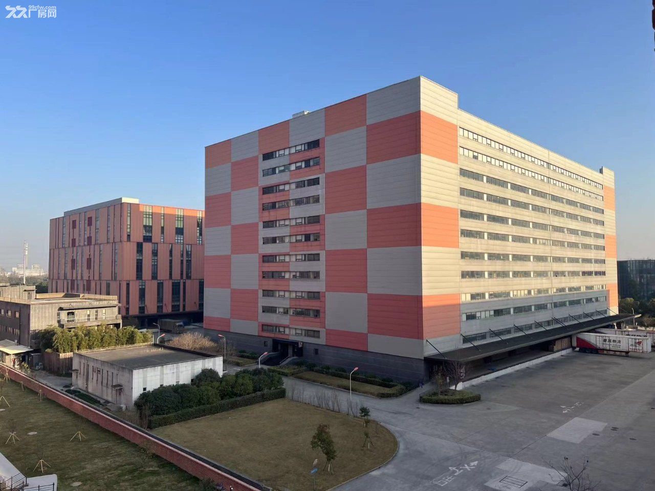 闵行丙二高台库火热招租 - 3