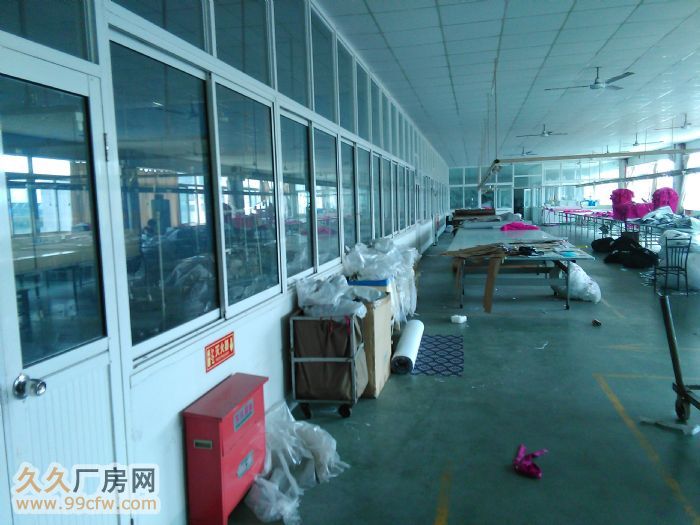 江宁开发区殷巷板块,园区大门位于双龙大道,是通往市中心的八车 - 7