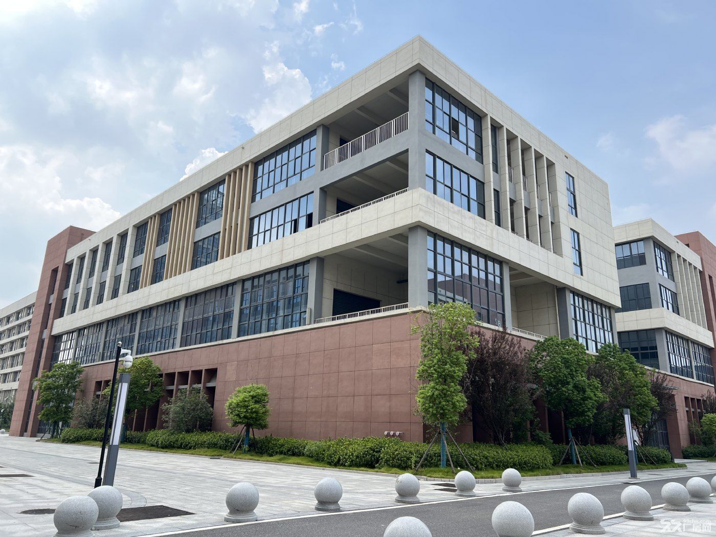 紧邻南京，标准厂房出租，租金低 - 3