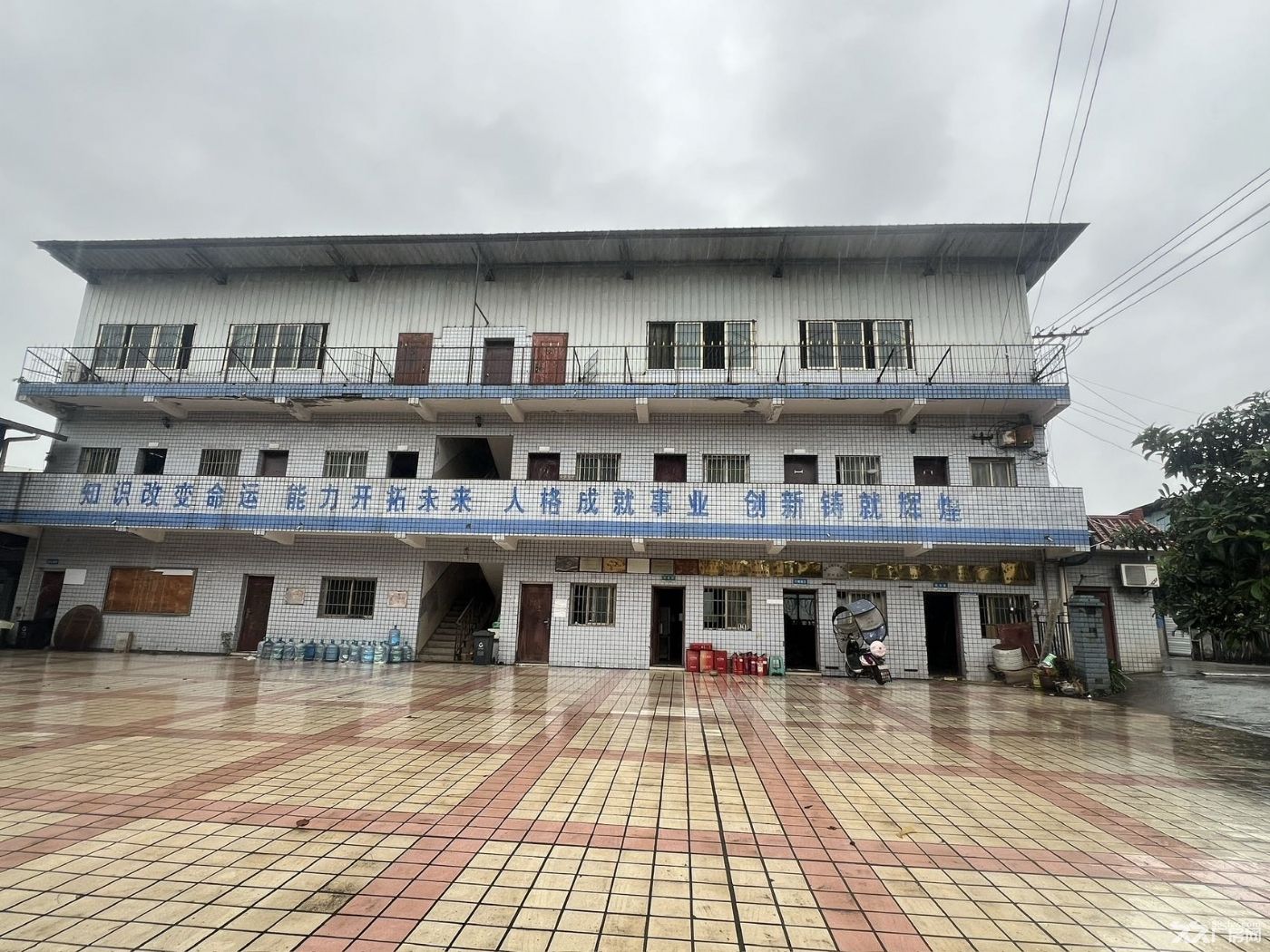 重庆-永川-永川西高速公路下道口旁