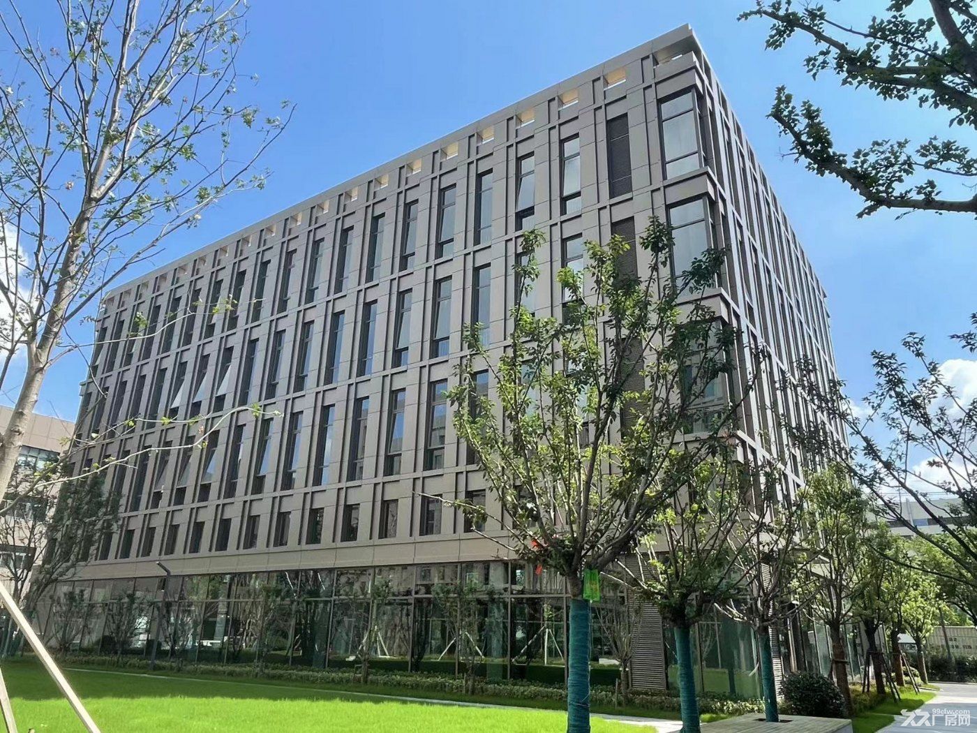 松江104地块产业园区独栋研发办公厂房出售,2200平方米起售 - 2
