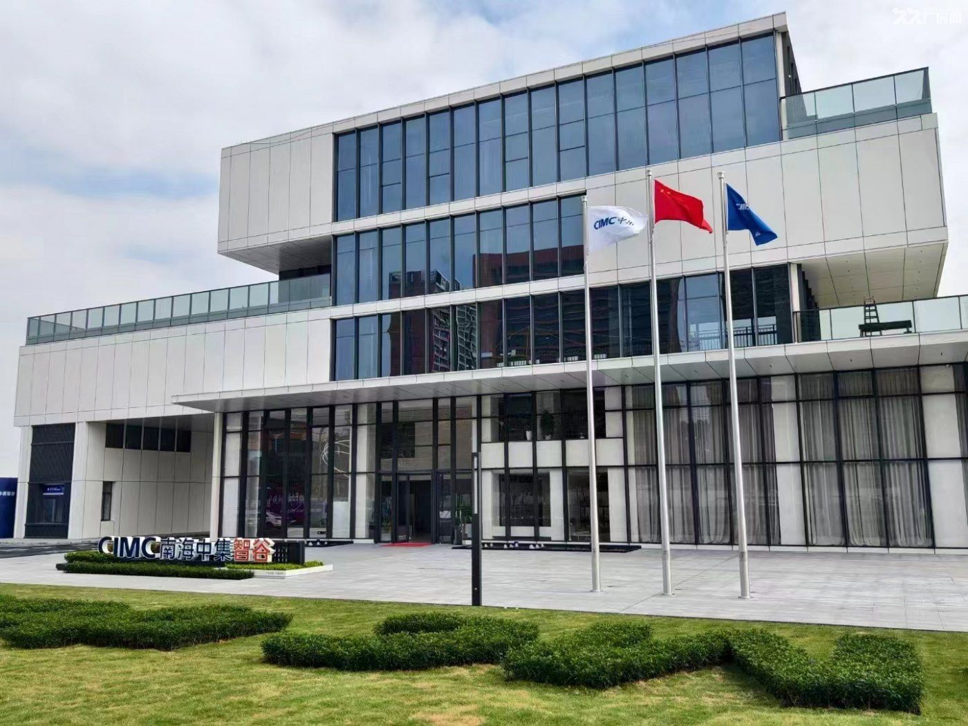 二成首付买50年产权红本-分割证名下。大园区企业形象佳