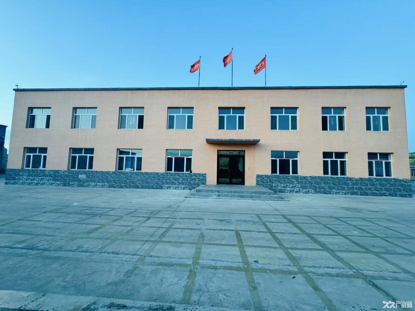 出售赤峰市工业园区实体工厂，有环评，有房本，化工园区，位置好，交通方便，可进大车 - 2