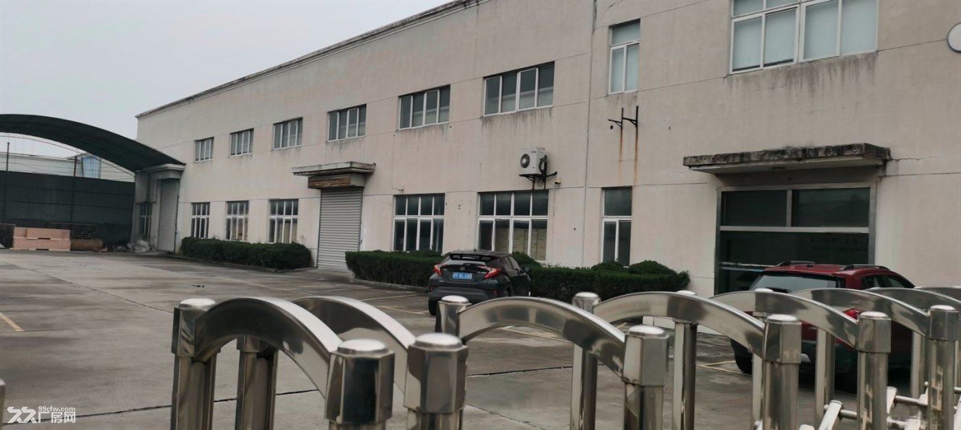 招商安亭原房东独院2116平米厂房仓库出租，层高8米带航车，可分 - 2