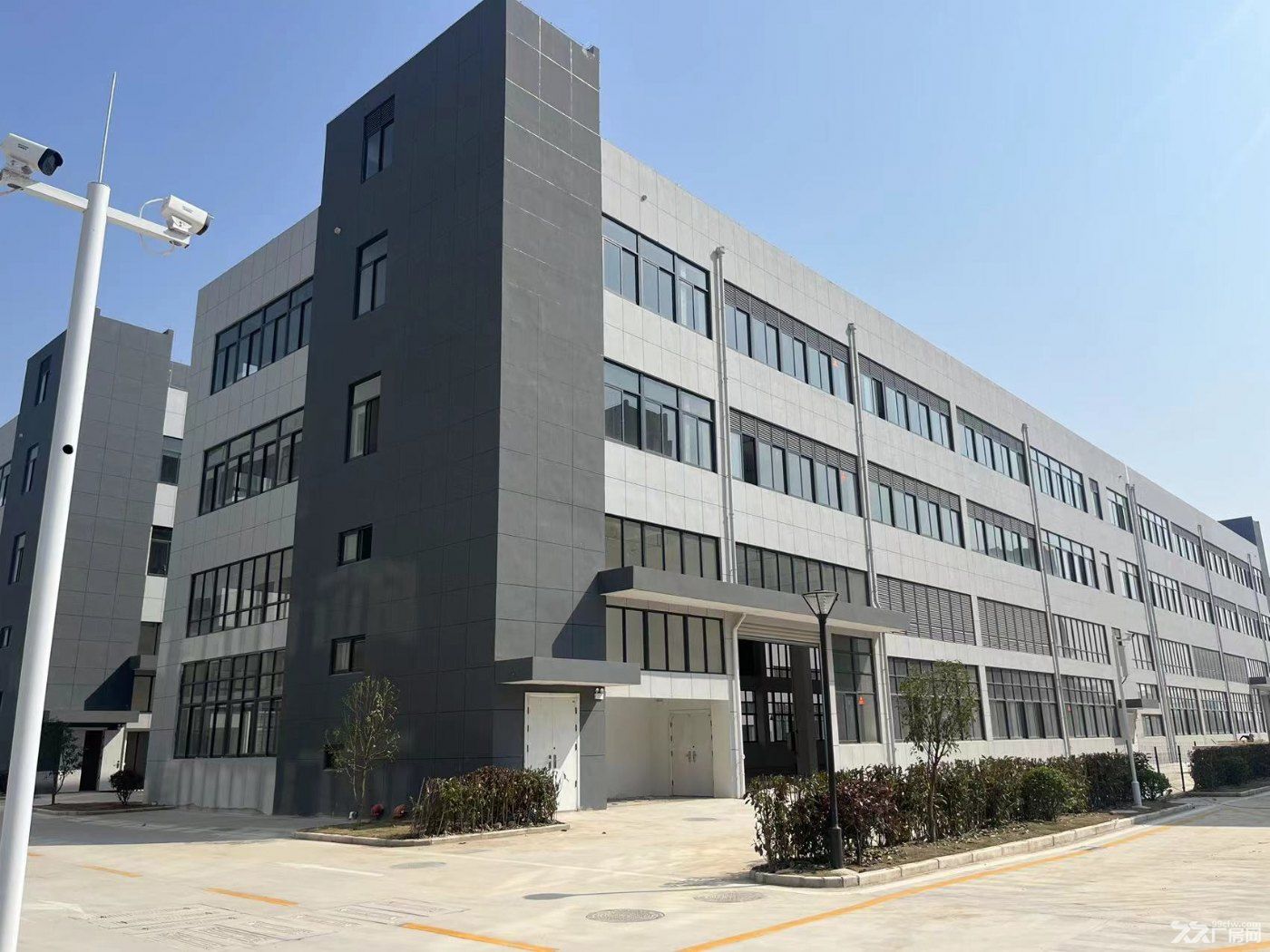 单层独栋厂房 全新带火车头办公 首付三成 可办环评