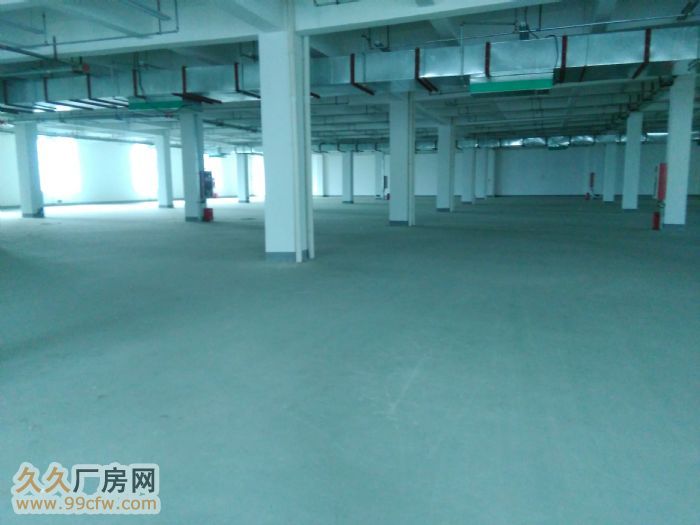 江宁开发区殷巷板块,园区大门位于双龙大道,是通往市中心的八车 - 5
