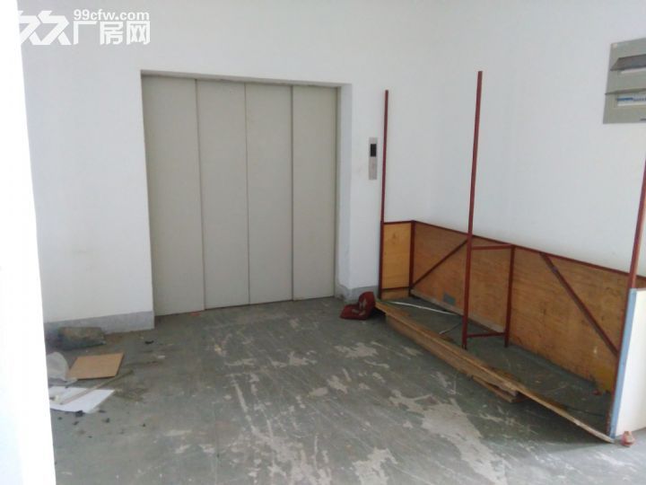 开发区楼上厂房出租，有货梯。 面积500--3000平方米， - 8