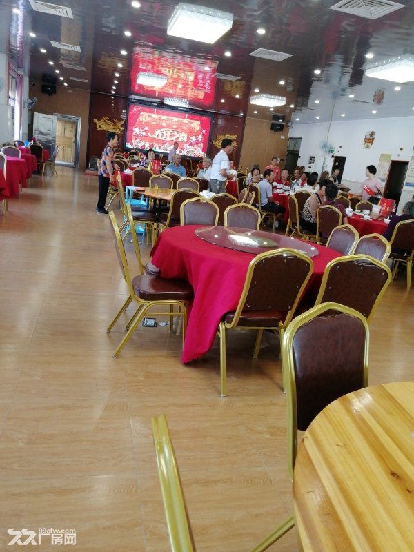 临街旺铺出租设备消防等齐全，欢迎洽谈