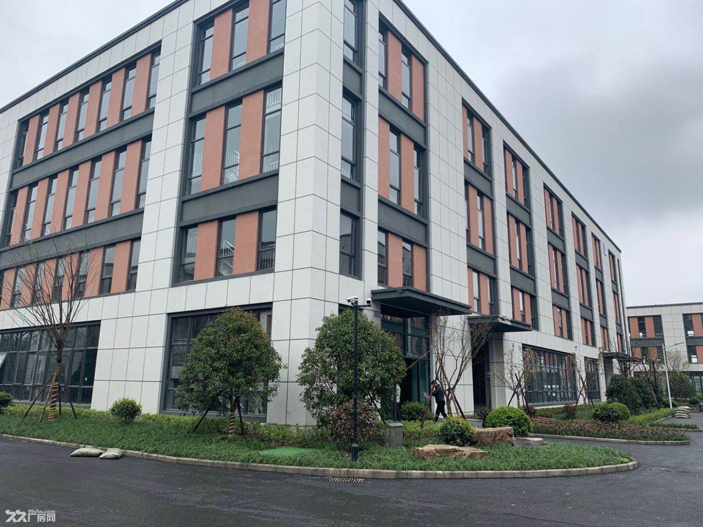 地铁口旁全新厂房出售面积段1000方起 - 4