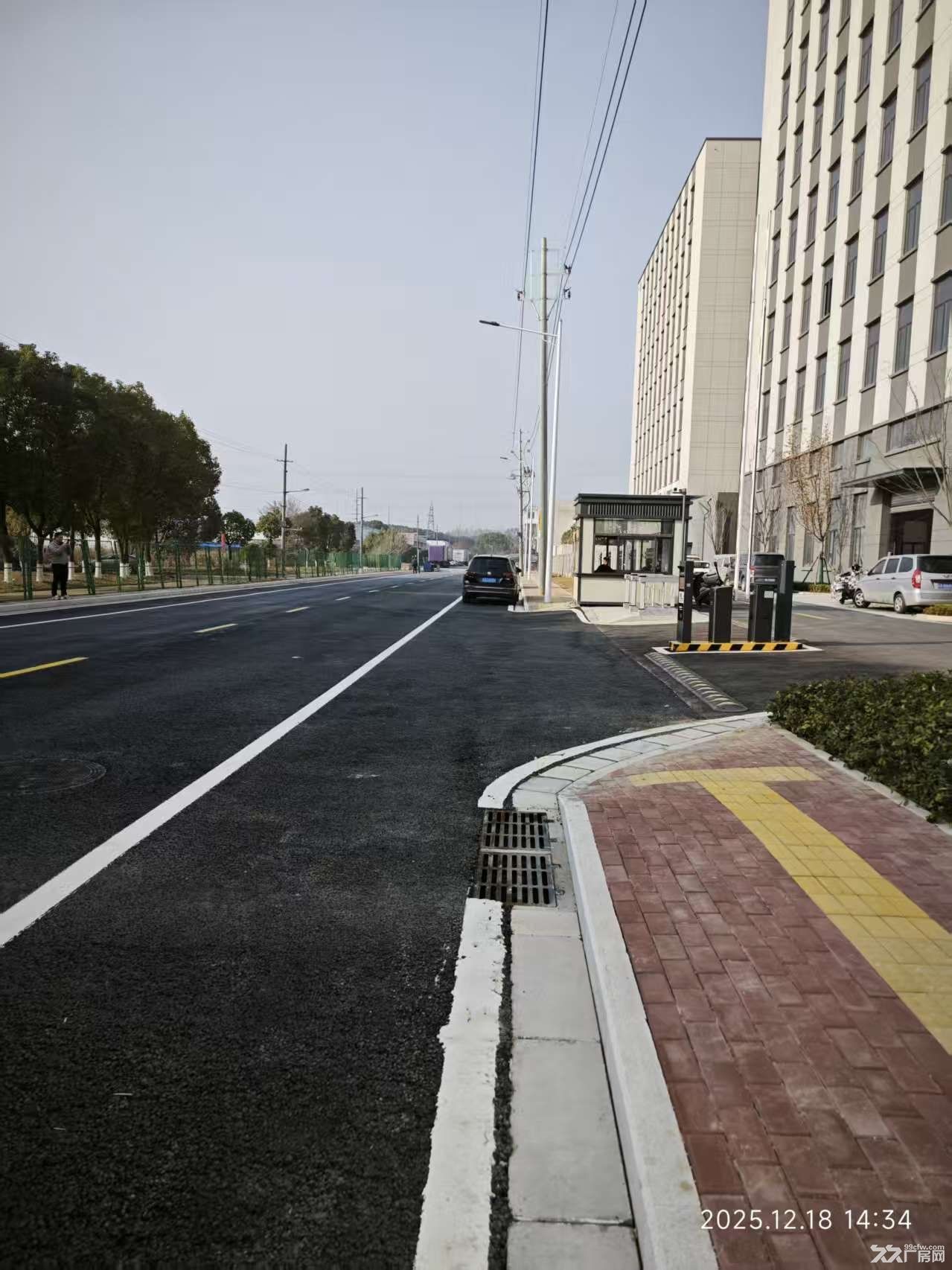高速口旁边的小面积厂房 一千平米 首付30% 三部电梯 分期按揭10年 - 5