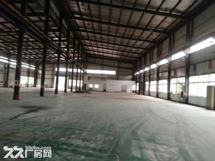 南汇工业园区汽车配件五金加工厂房出租104板块19000平带行车
