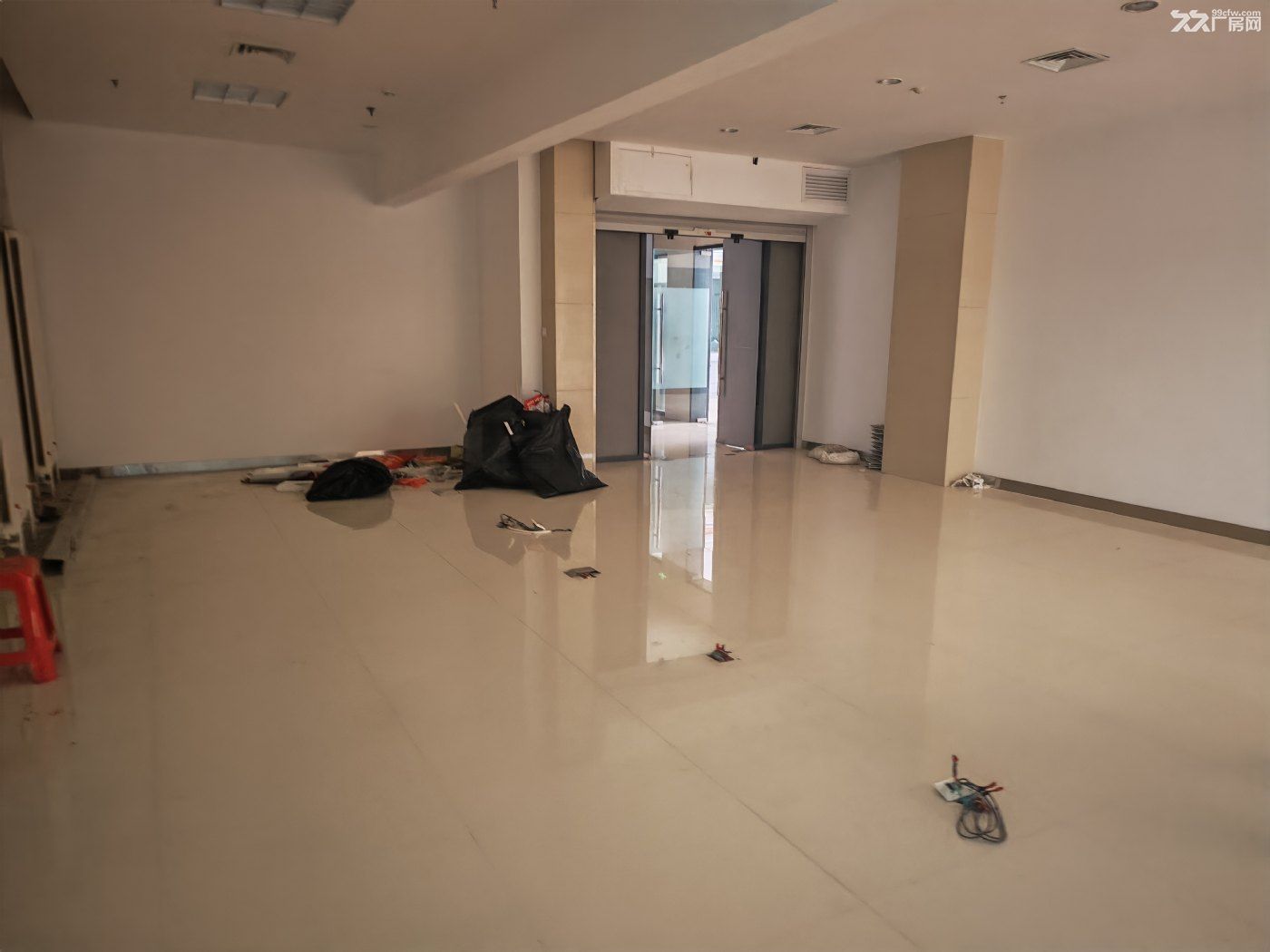 一楼精装修可银行,上传,仓储办公,展厅等,免费停车