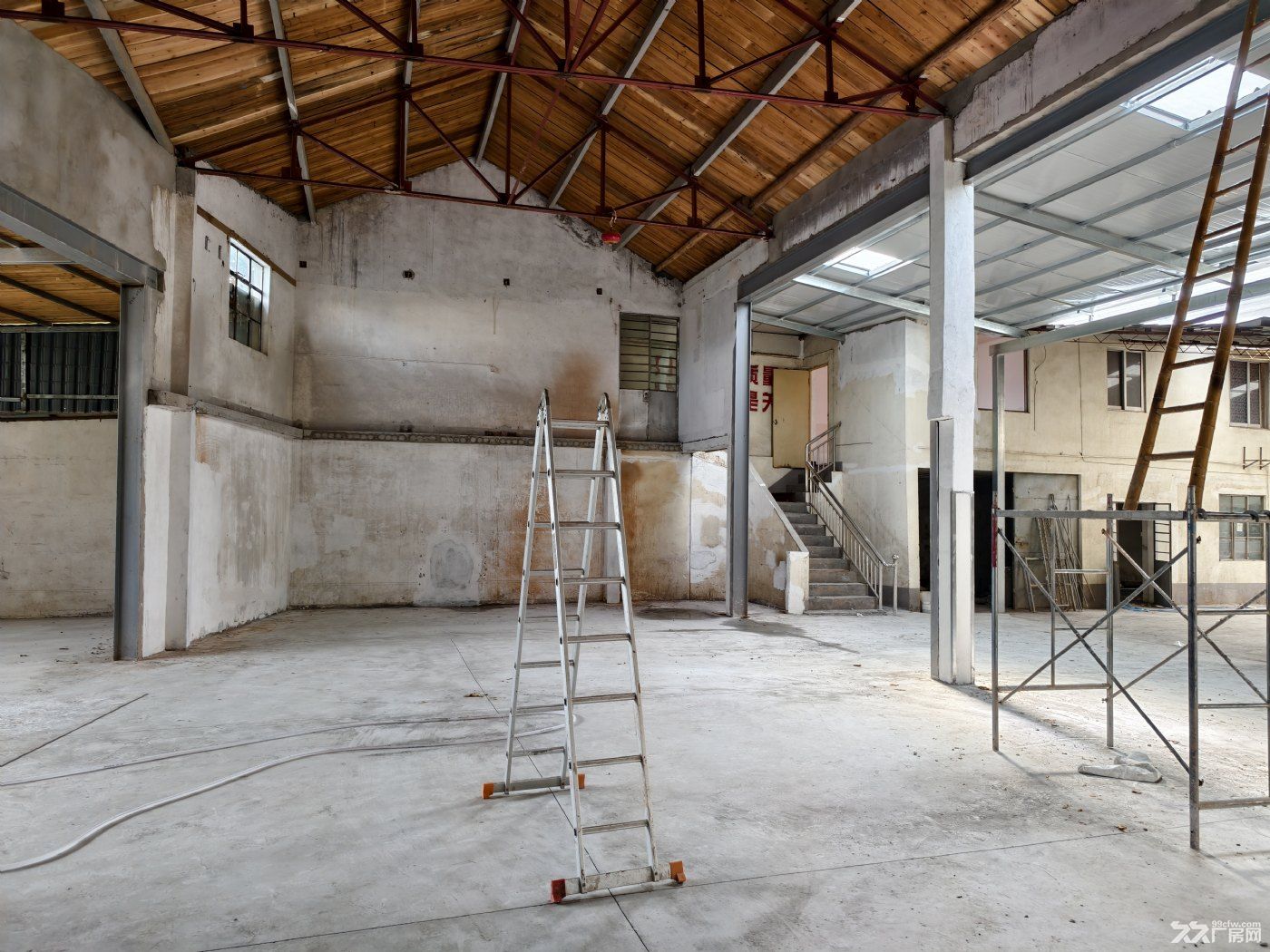 奉贤四团独门独院厂房出租有住房板式家具橱柜五金机械仓库旧衣服分拣行业 - 2