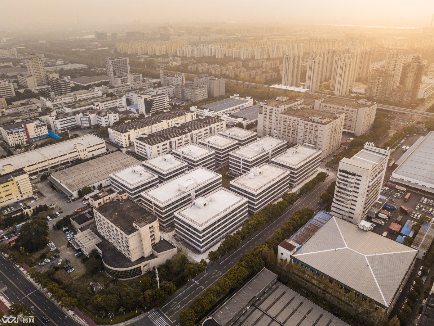 保税区内地铁旁无税收一手大房东直租