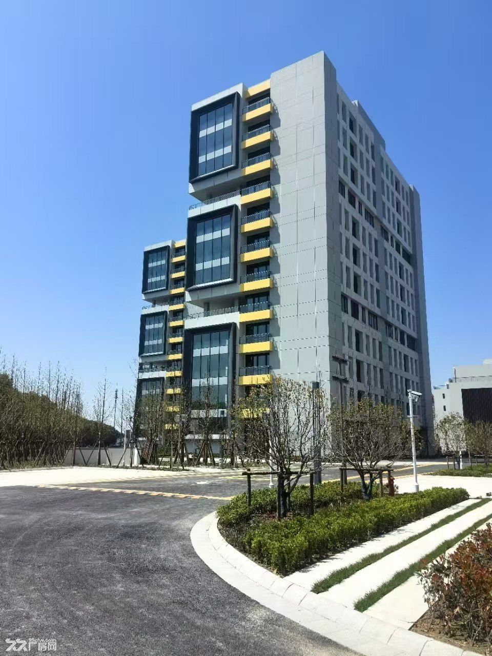 松江新桥工业区823平总部研发办公厂房出售