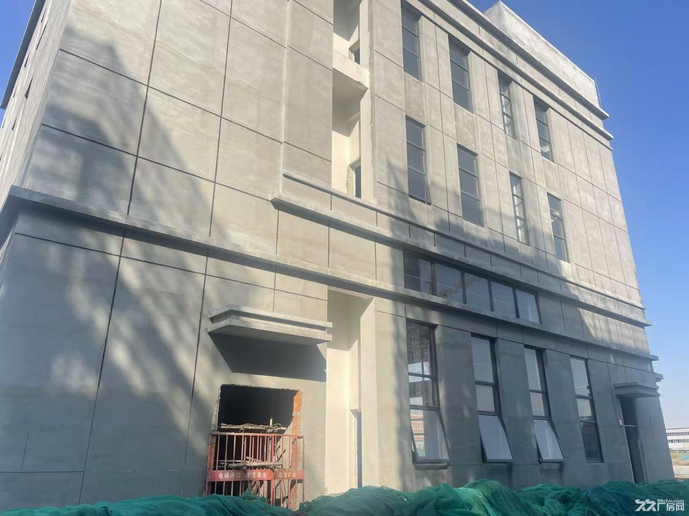 锦丰镇 沙钢大道现房，三层独栋双拼