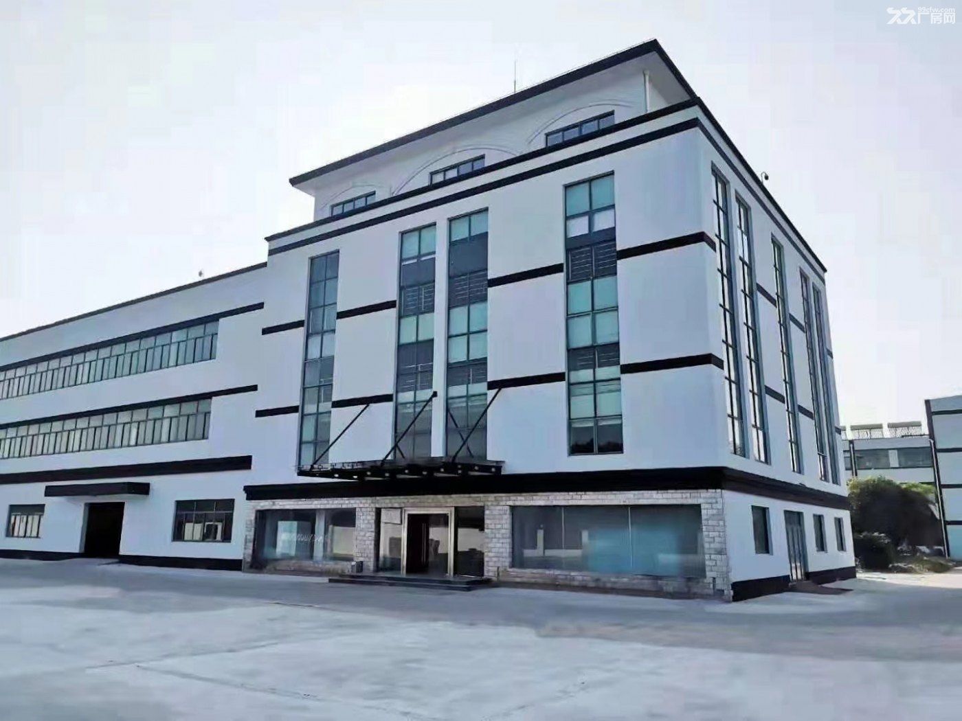 一楼新空出950㎡,原大众展厅,现对外招商