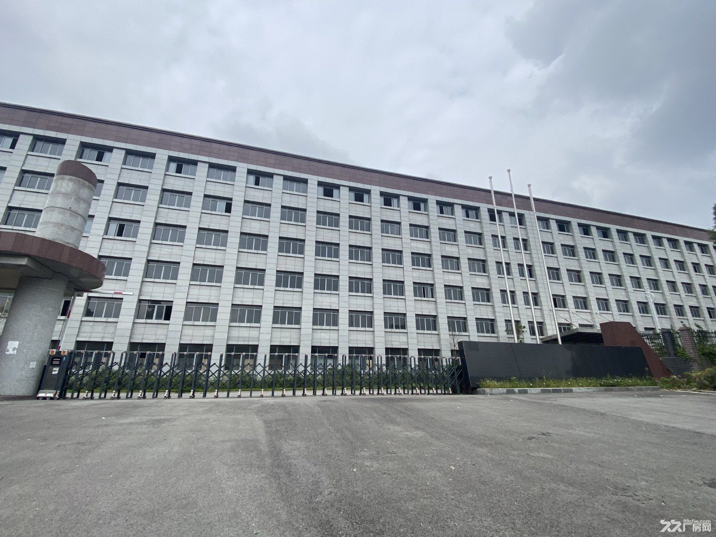 城区优质好房源看过来 正宗独门独院 独立停车位 形象厂房 品质高