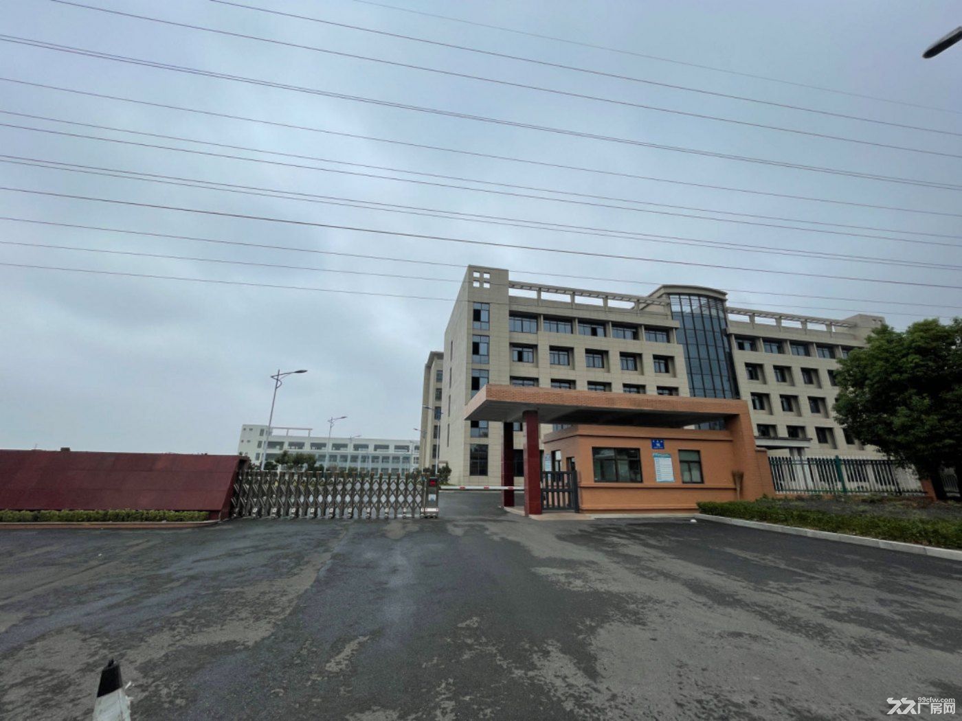 镇江丹徒312国道(恒顺集团附近)14000平厂房招租,可分租,无污染行业即可。