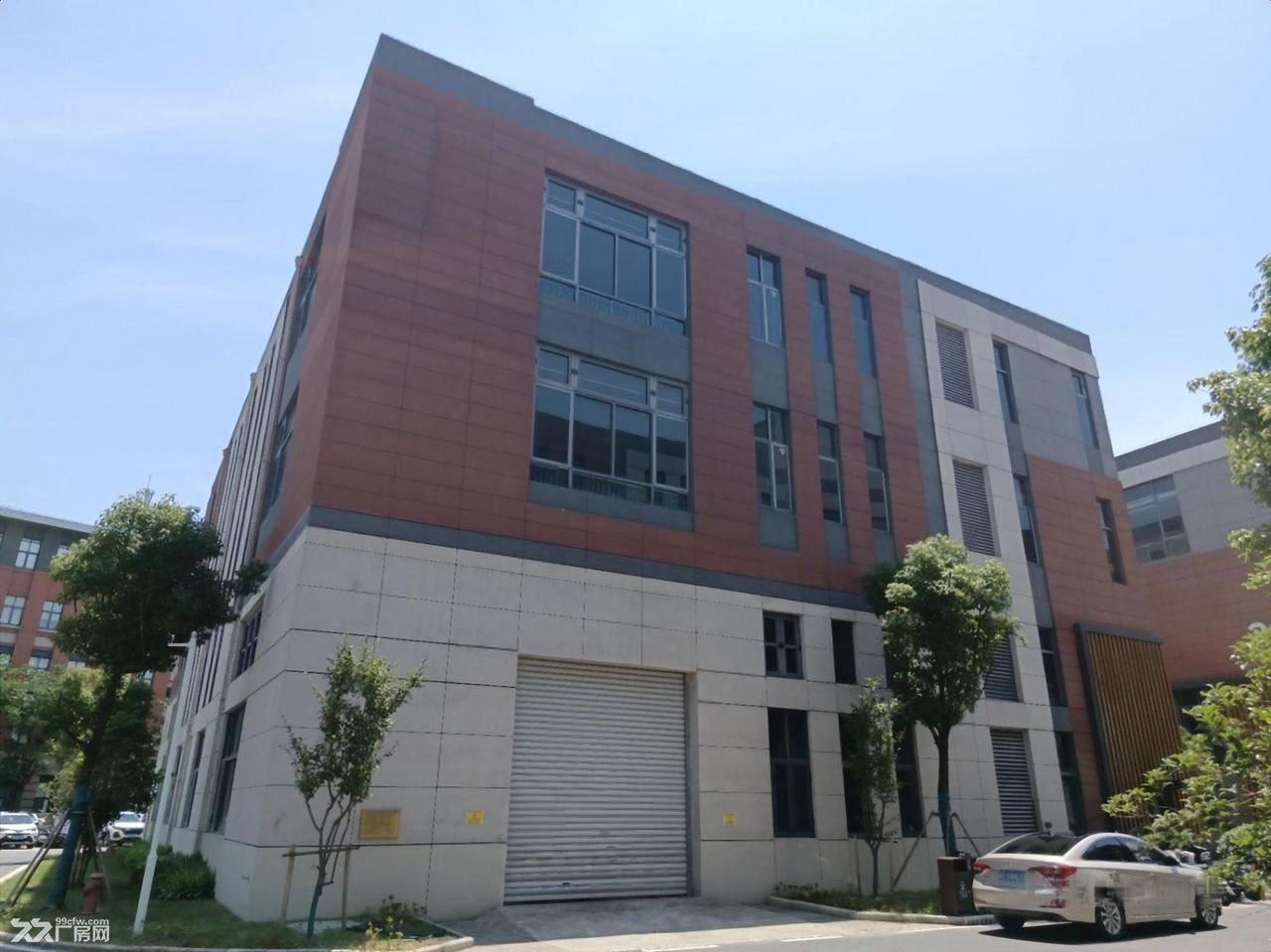 无花桥产业园厂房招租 毛坯和精装修带环氧树脂地面600起租
