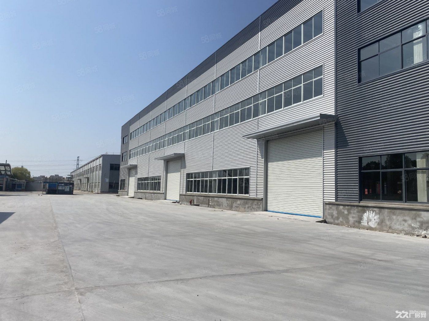 崇贤工业园 20亩地9000方厂房出售，厂房单层带航车，证件齐全