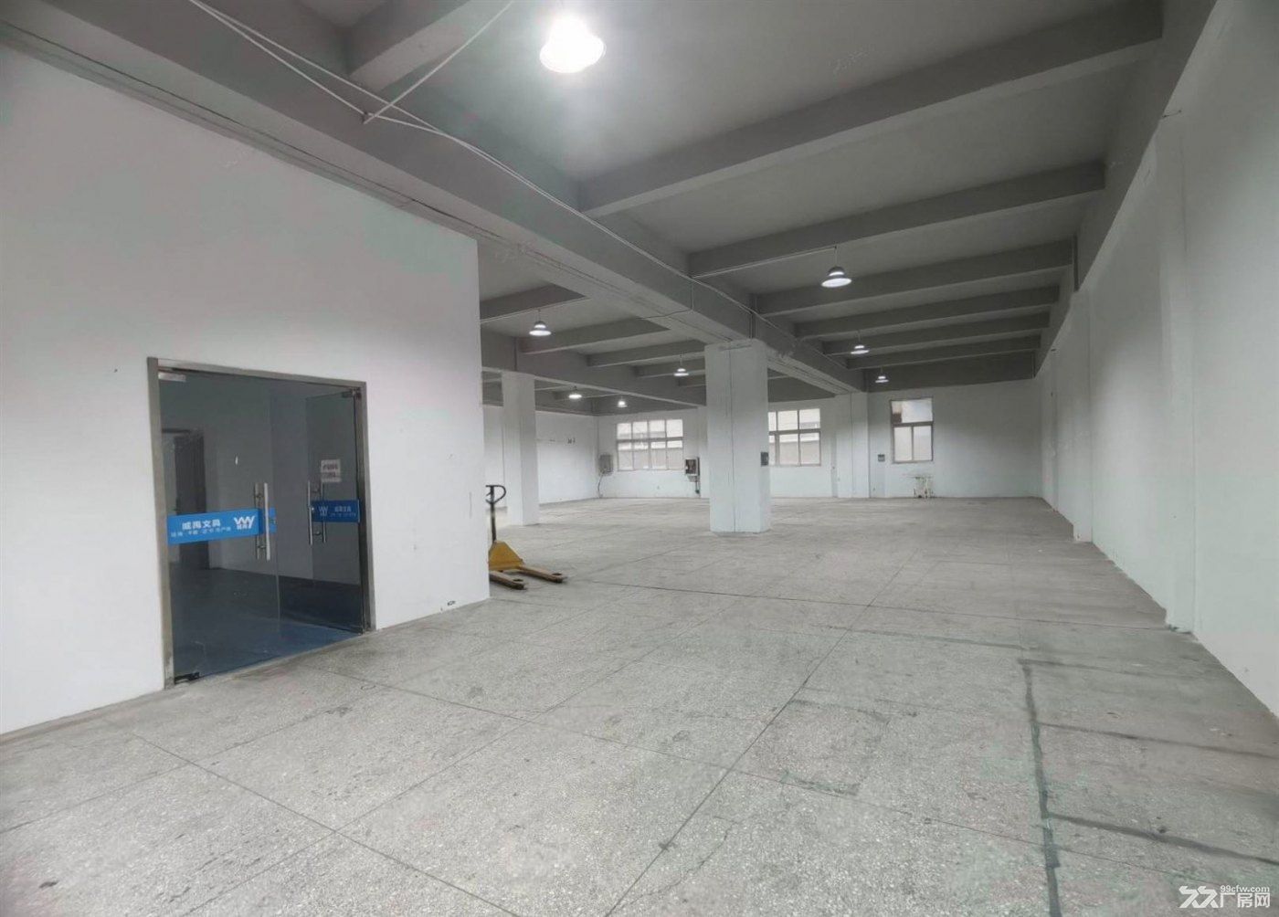 房东出租:江桥金园四路仓库 一楼500平厂房仓库 场地大停车卸货方便