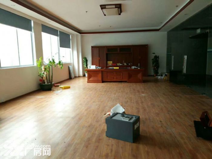 东莞市凤岗便宜招租独院厂房3000平 带行车 - 2