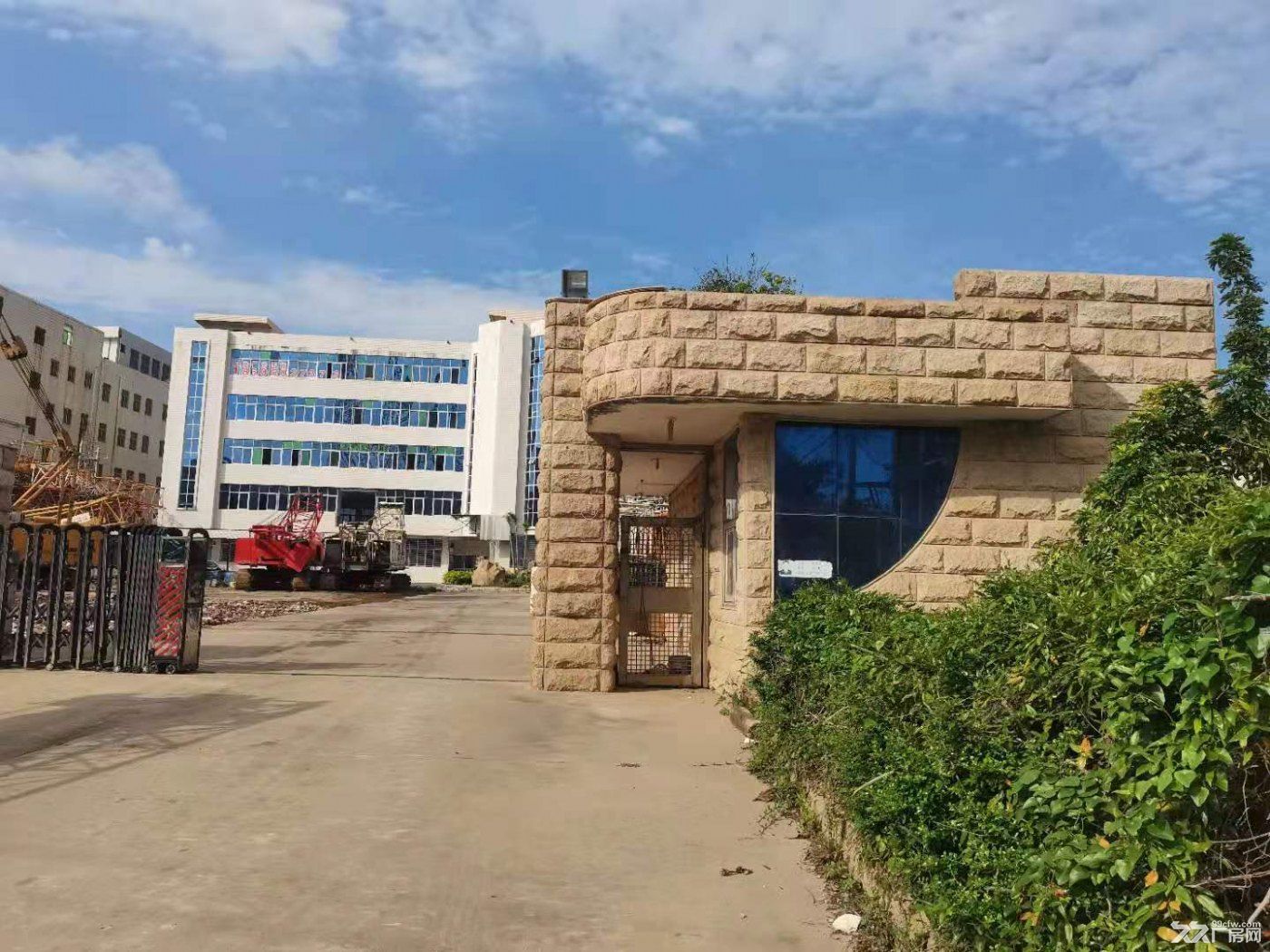 沿海大通道,独门独院,17.5米的货车随便进出,价格便宜,独立用电 - 2