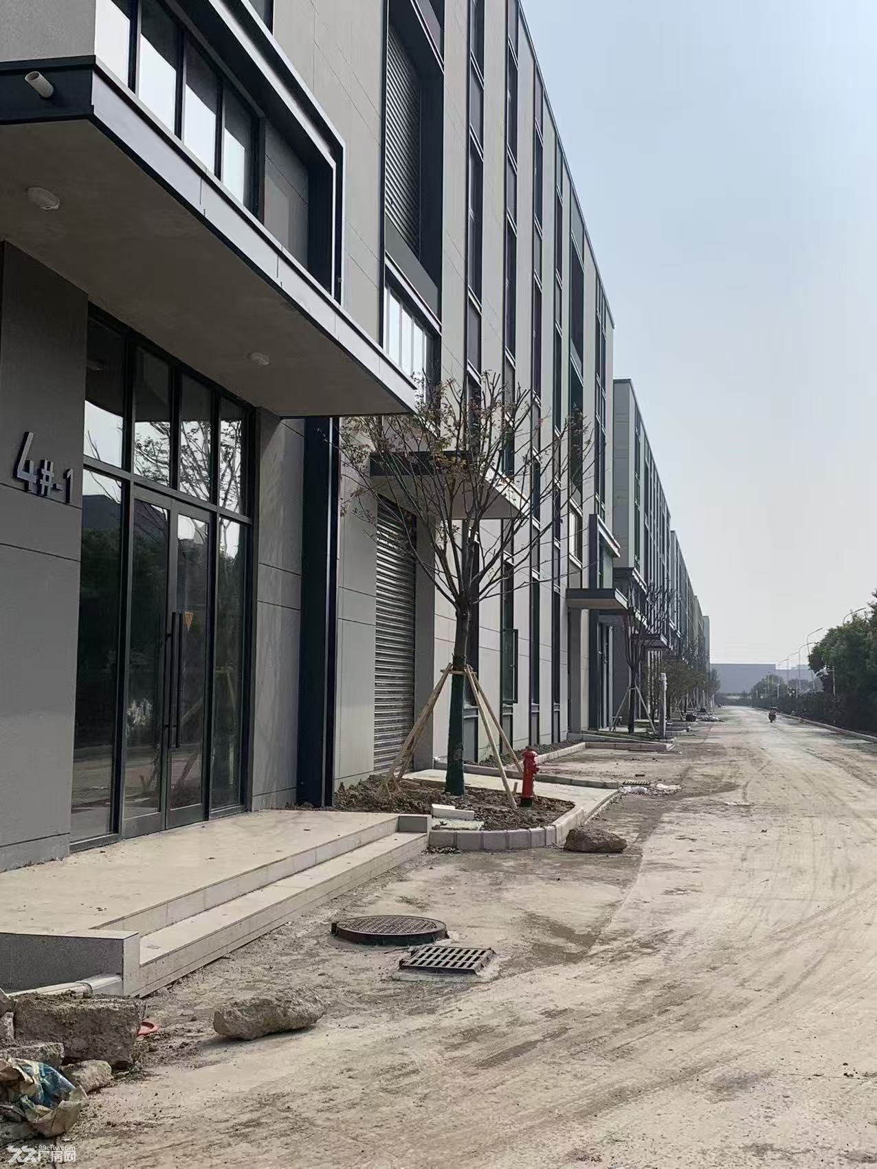 现房厂房出售，独栋  分层1000平起，配套齐全，低首付
