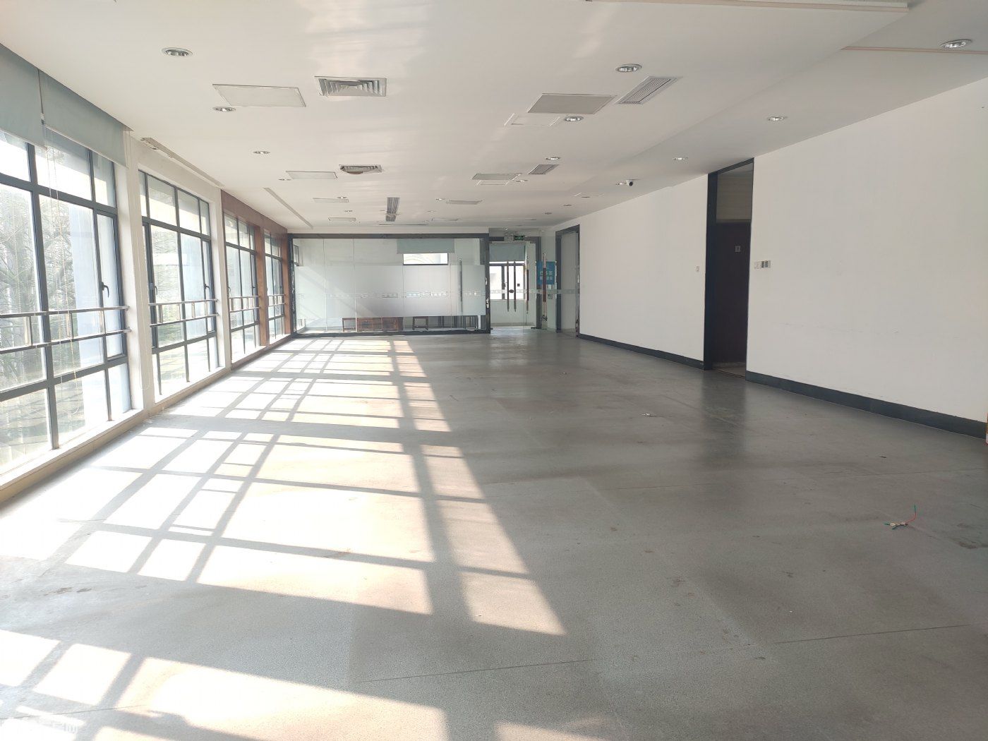 南山港大地铁口 独门独院4层共2600平办公厂房直租