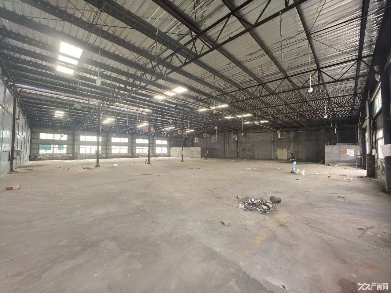 温江工业园4300平米单层钢构厂房出租独门独院