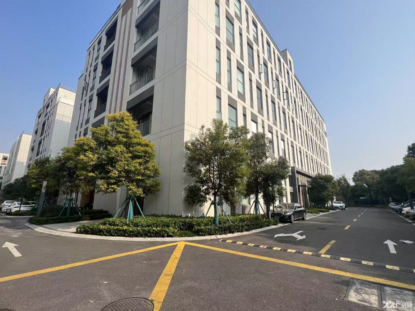 闵行马桥2100平米办公实验室厂房招租 - 2